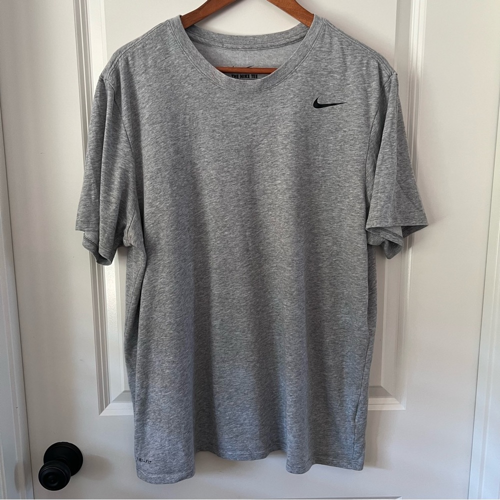 Nike Men's Heather Gray Short Sleeve Tee